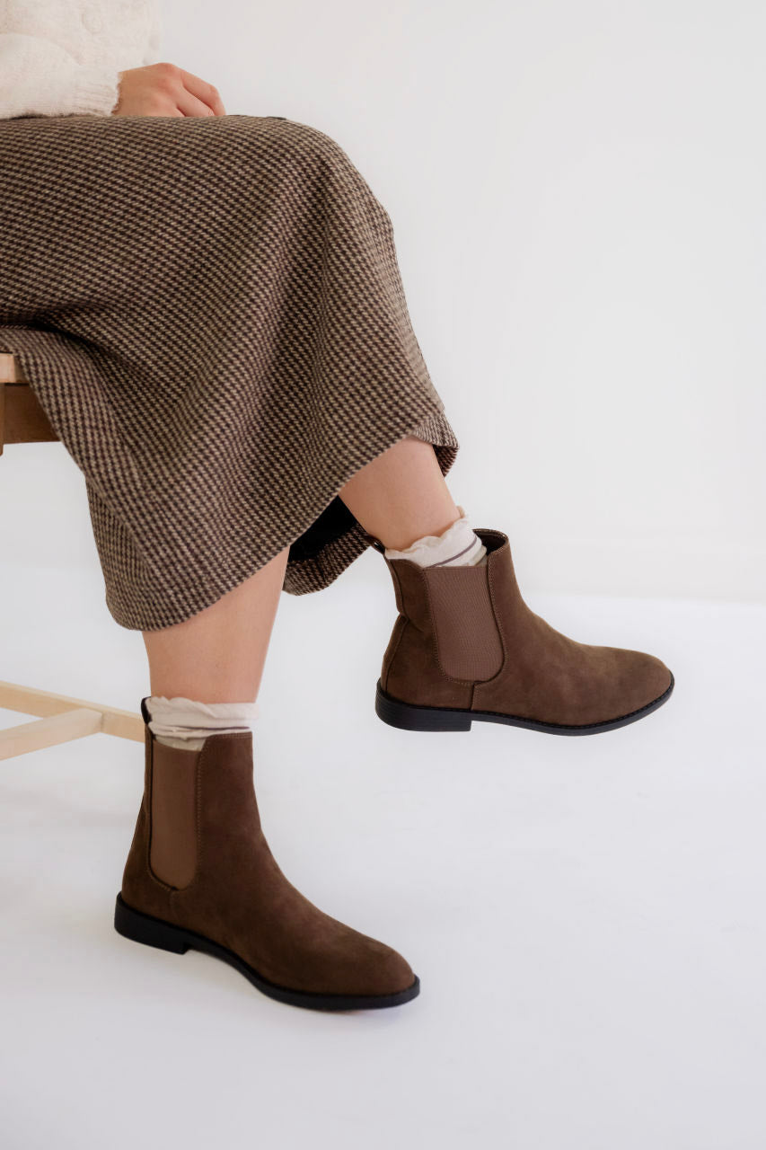 Chelsea Boots in Chocolate Brown - Chelsea Boots in Chocolate Brown - 6 - Salt and Honey