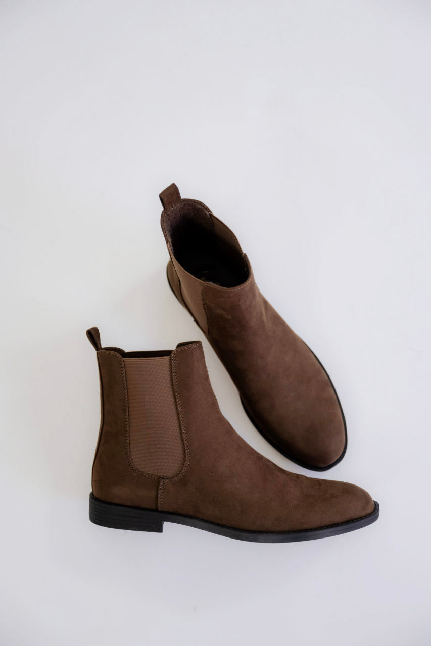 Chelsea Boots in Chocolate Brown - Chelsea Boots in Chocolate Brown - 6 - Salt and Honey