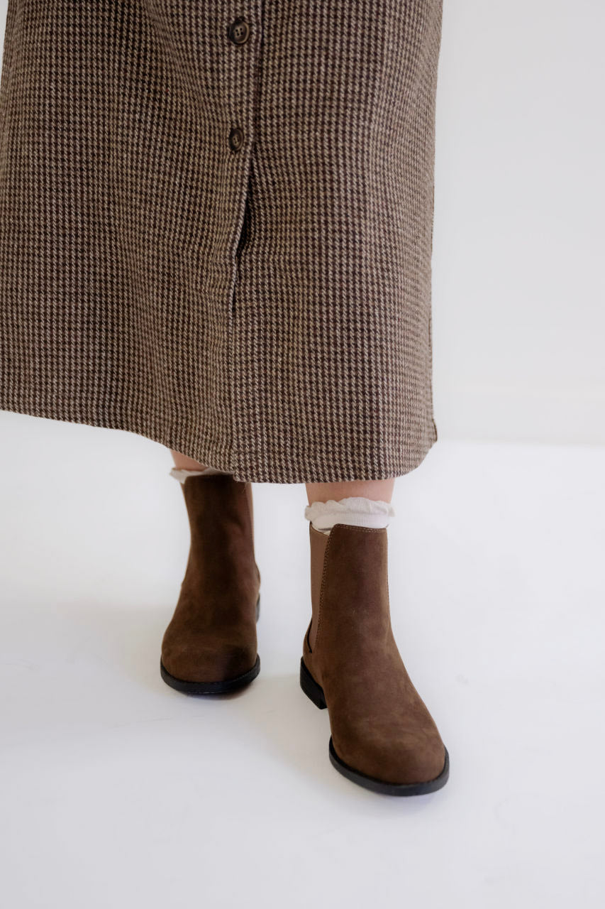 Chelsea Boots in Chocolate Brown - Chelsea Boots in Chocolate Brown - 6 - Salt and Honey
