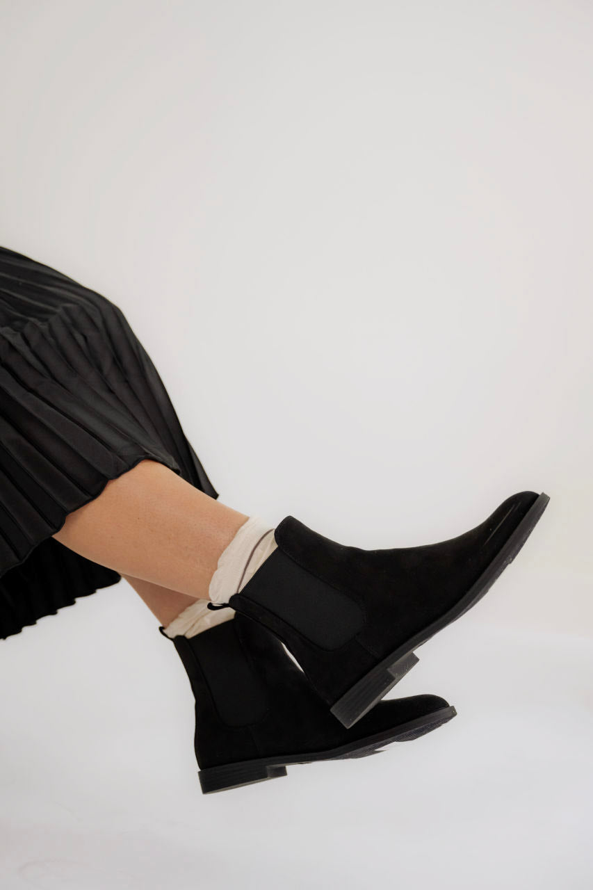 Chelsea Boots in Black - Chelsea Boots in Black - 6 - Salt and Honey