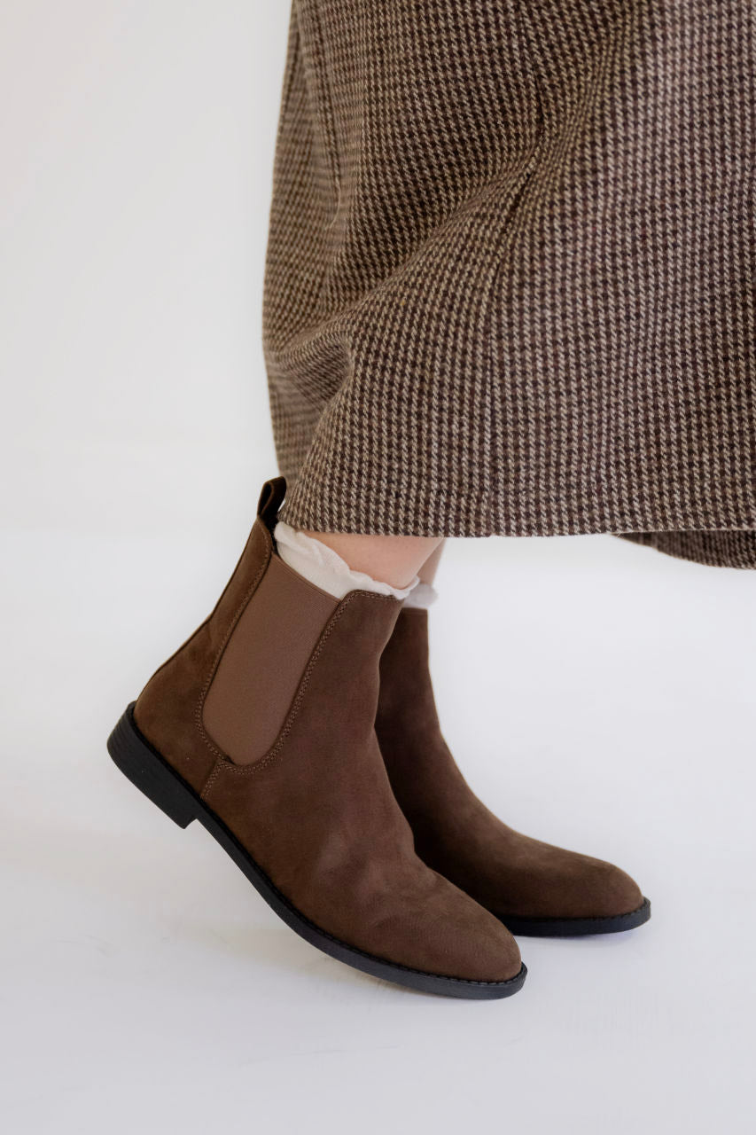 Chelsea Boots in Chocolate Brown - Chelsea Boots in Chocolate Brown - 6 - Salt and Honey