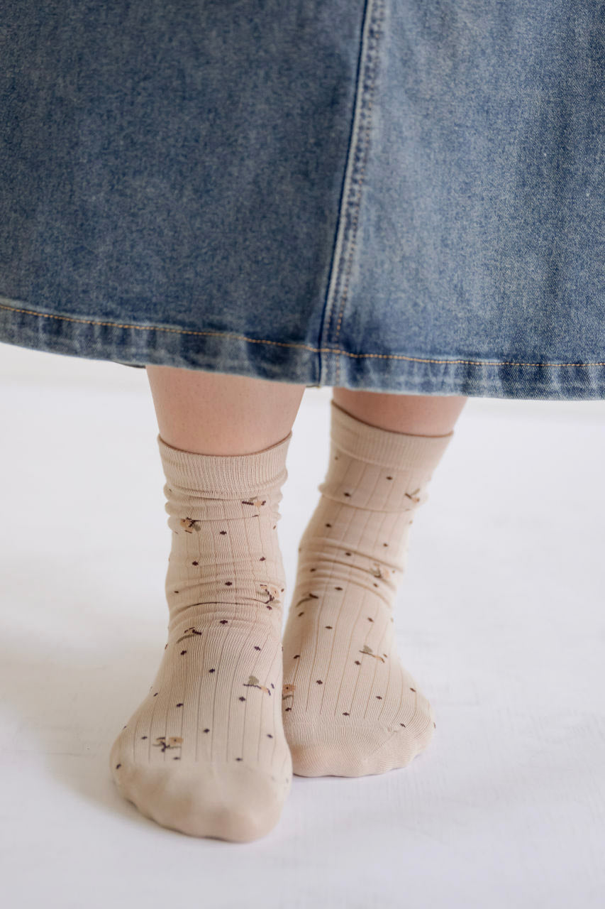 Retro Floral Print socks in Brown