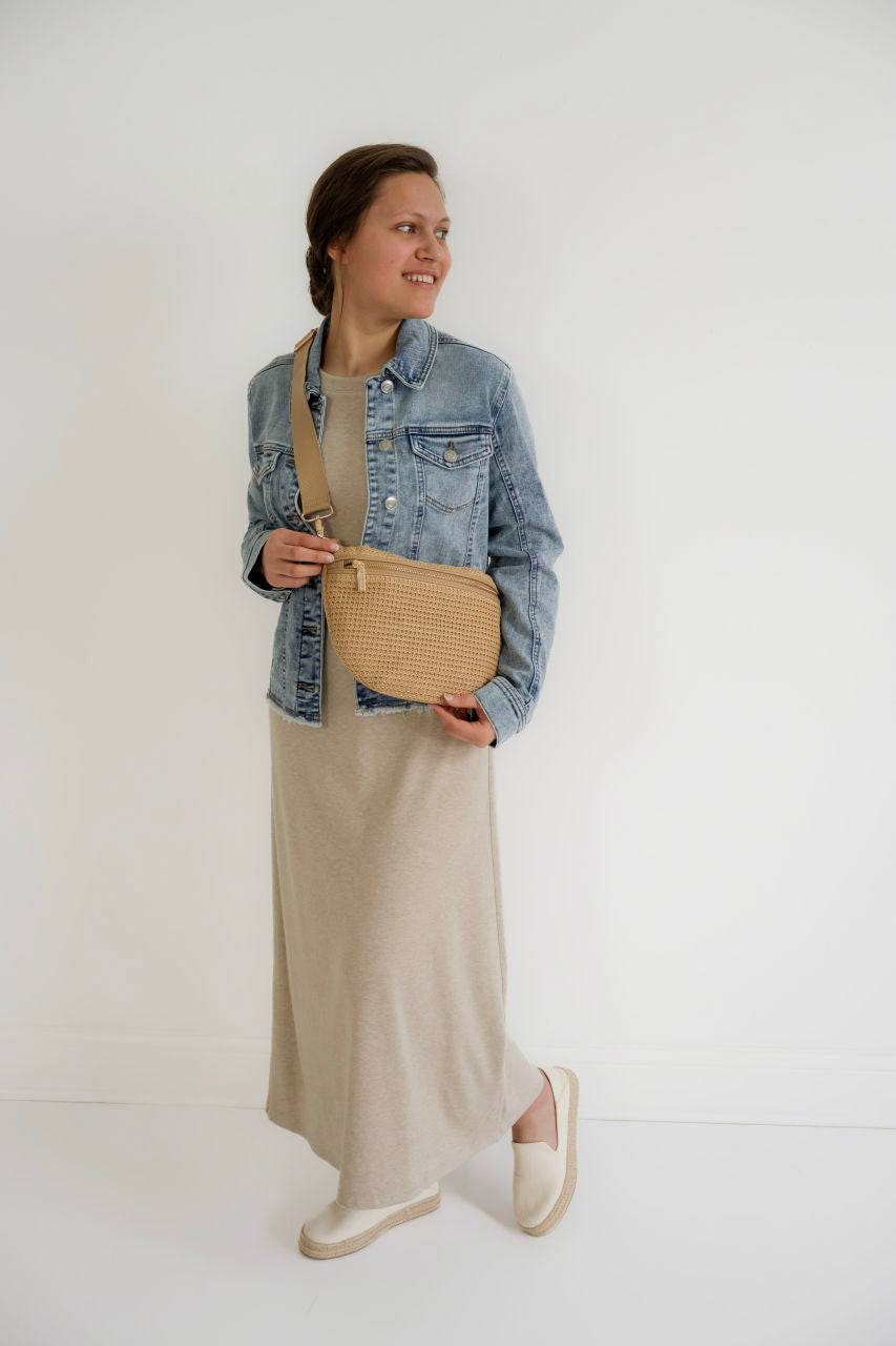 Raffia Crossbody Bag in Natural