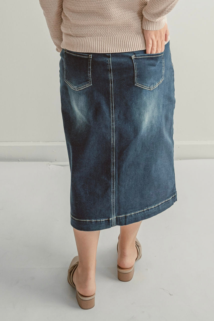 Sara 29" Skirt in Dark Wash