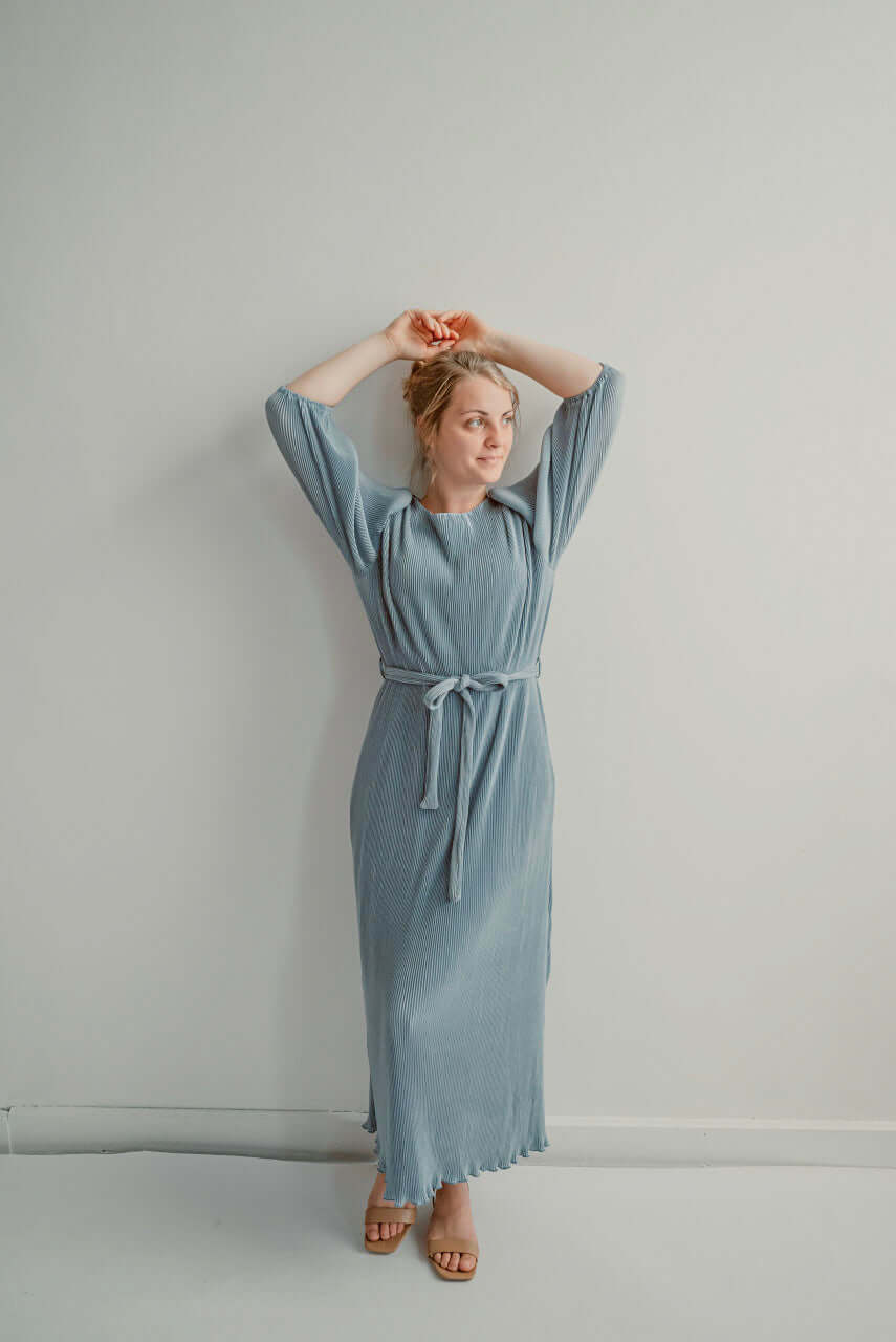 Meredith Crinkle Maxi Dress In Dusty Blue