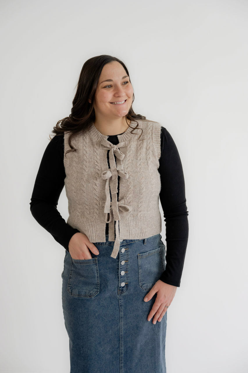 Averie Cable Knit Vest in Oatmeal