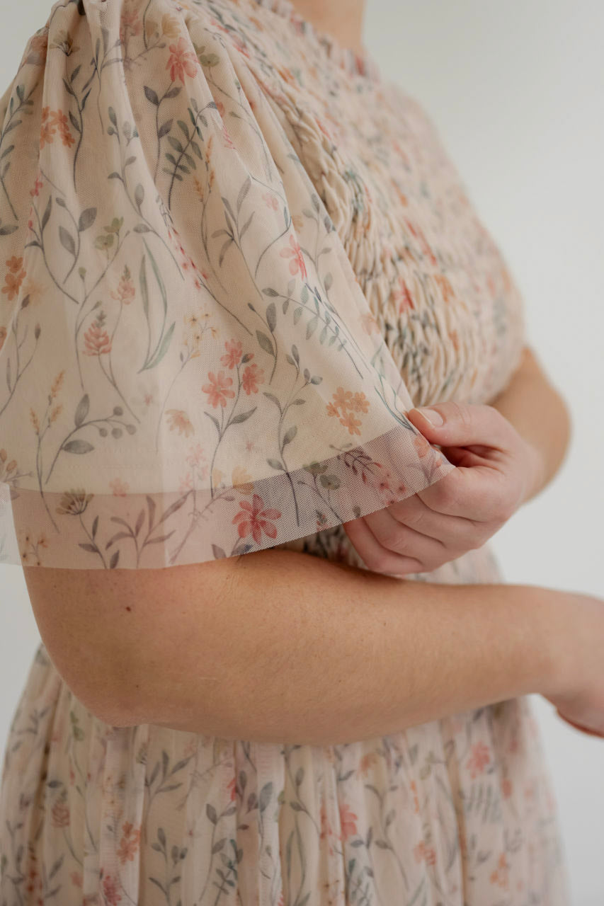 Aylin Smocked Floral Dress in Garden Pink