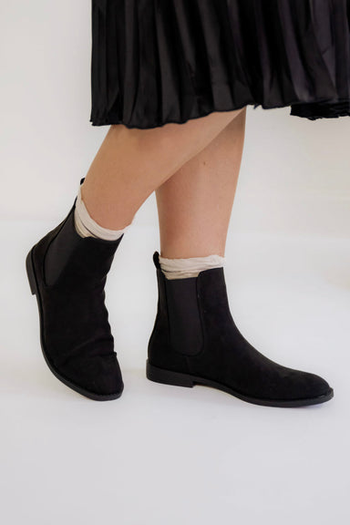 Chelsea Boots in Black - Chelsea Boots in Black - 6 - Salt and Honey