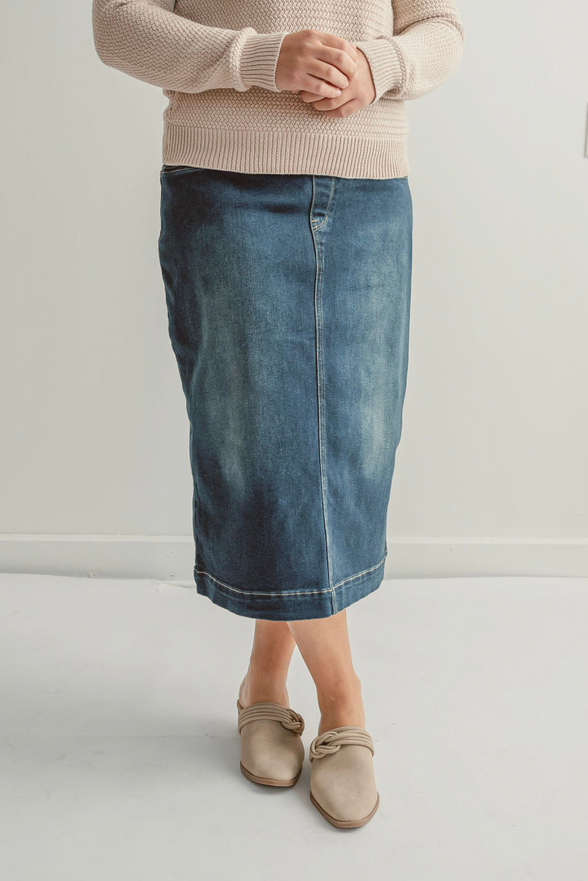 Sara 29" Skirt in Dark Wash