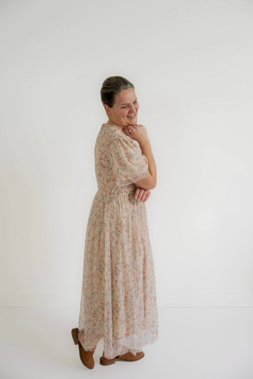 Aylin Smocked Floral Dress in Garden Pink