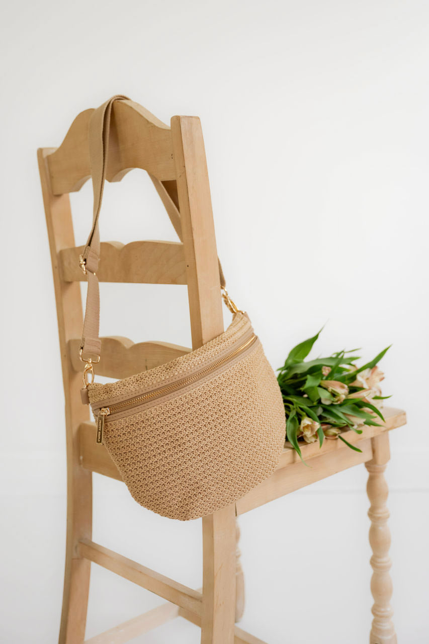 Raffia Crossbody Bag in Natural