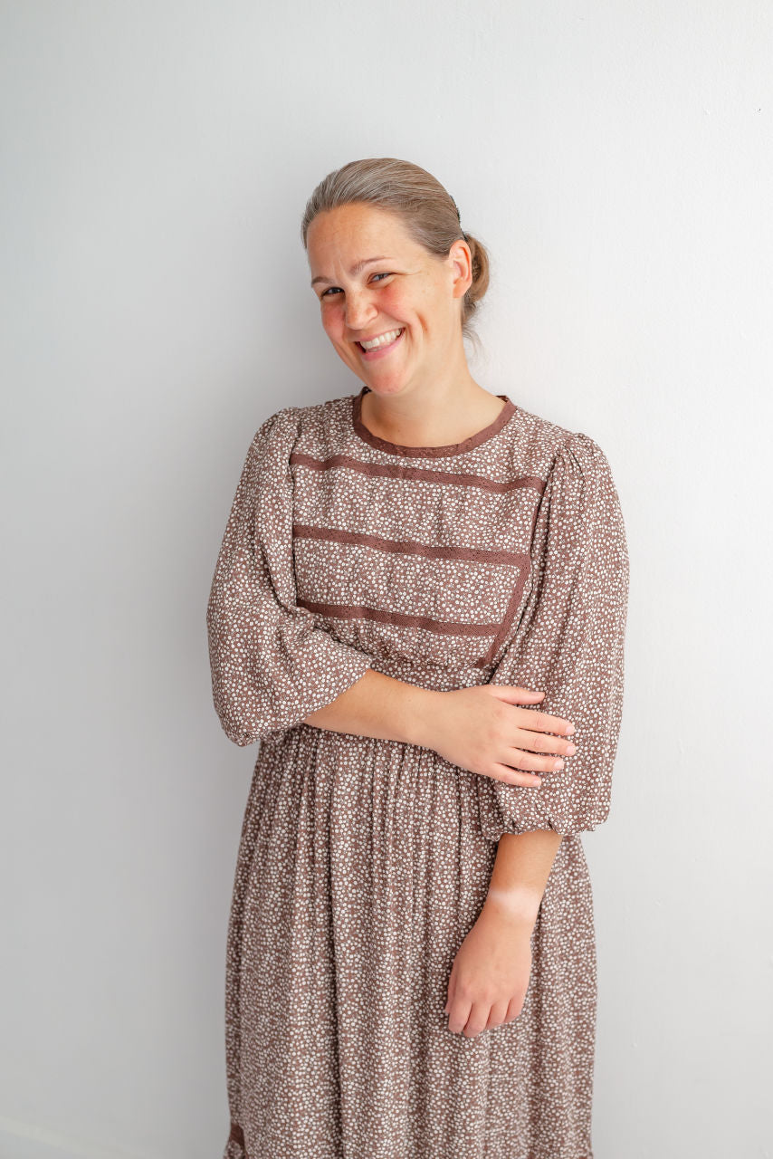 Bridget Dainty Floral Dress in Chestnut