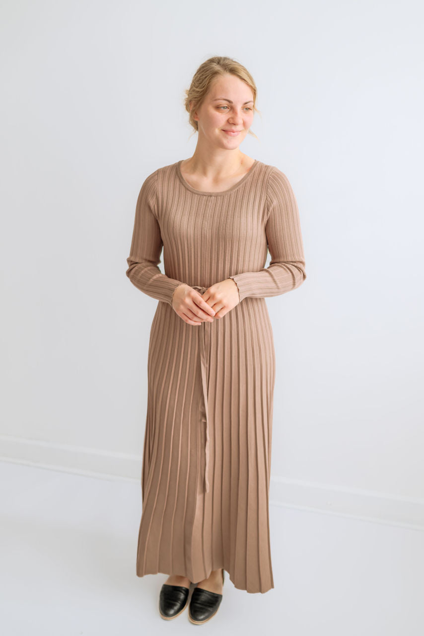 Vermont Pleated Maxi Dress in Gingerbread