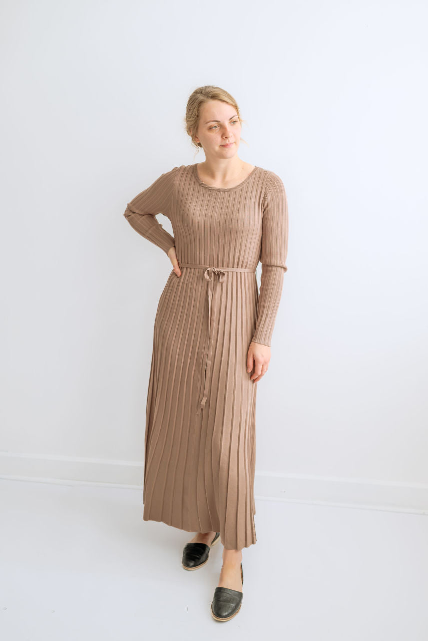 Vermont Pleated Maxi Dress in Gingerbread