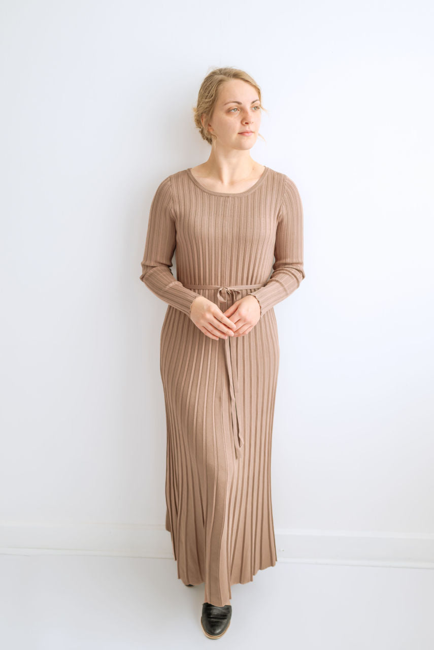 Vermont Pleated Maxi Dress in Gingerbread