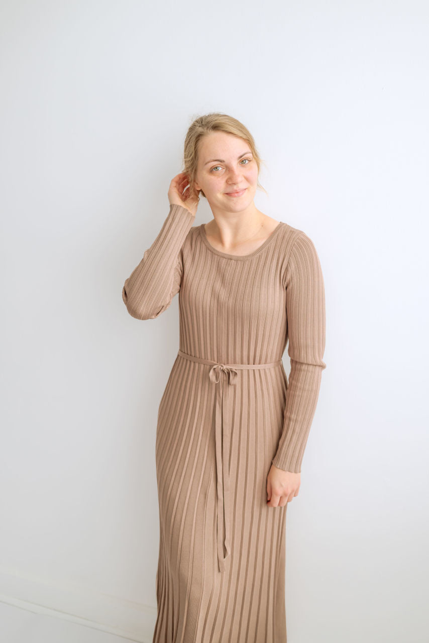 Vermont Pleated Maxi Dress in Gingerbread