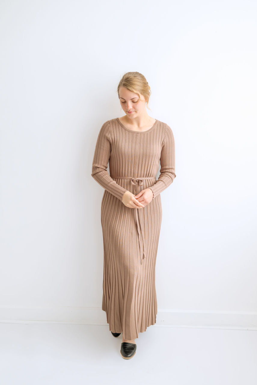 Vermont Pleated Maxi Dress in Gingerbread