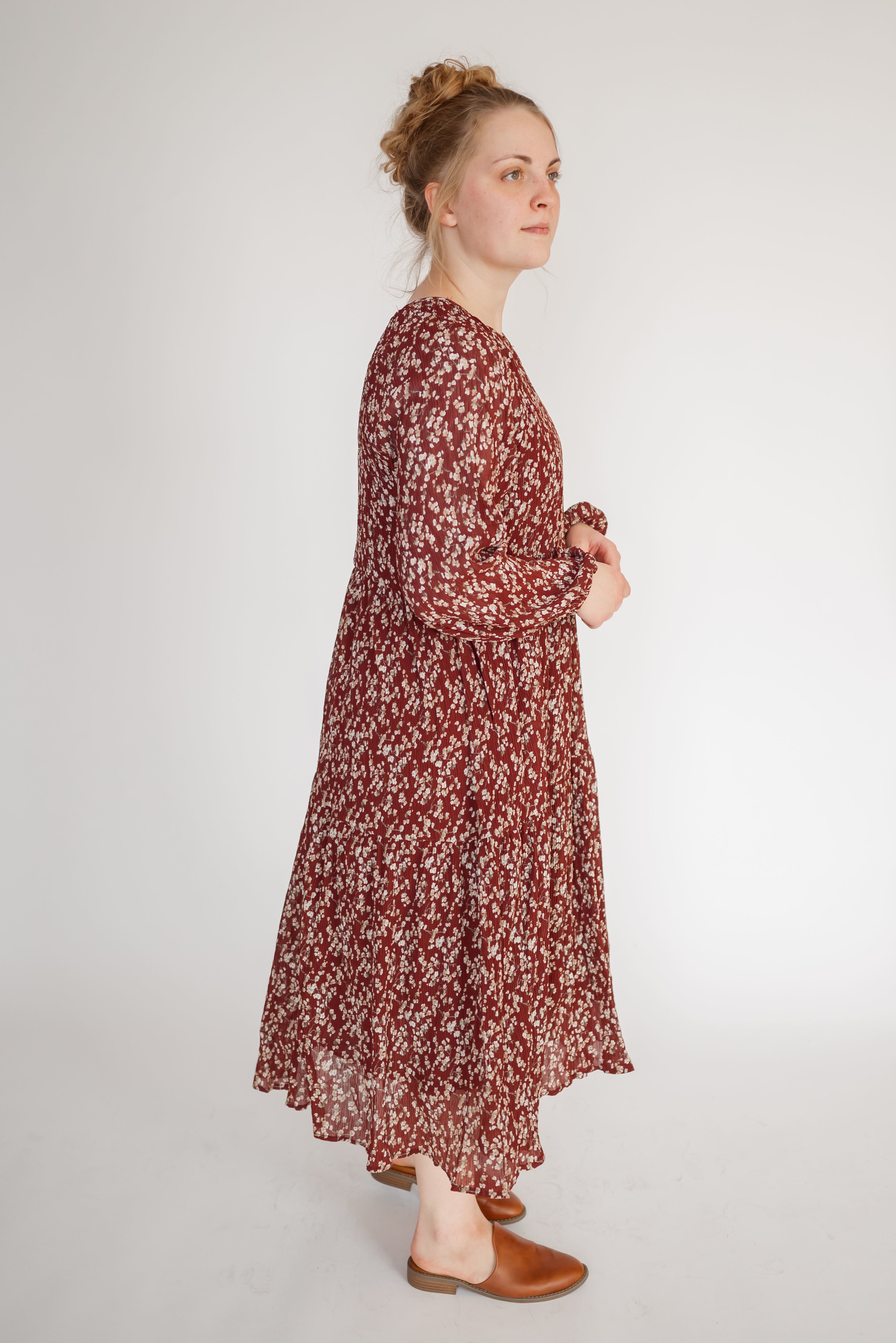 Everleigh Floral Tiered Midi Dress in Burgundy