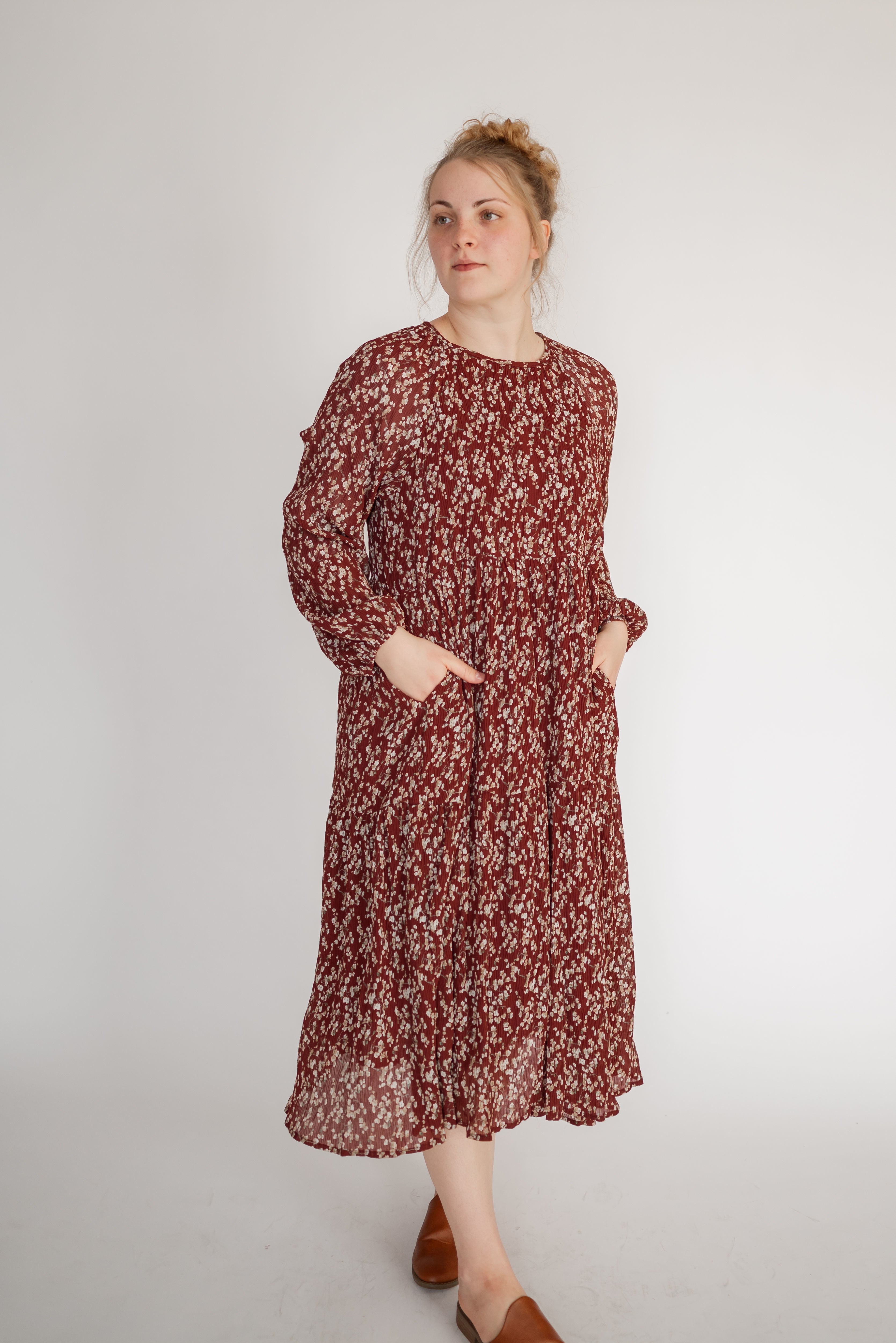 Everleigh Floral Tiered Midi Dress in Burgundy