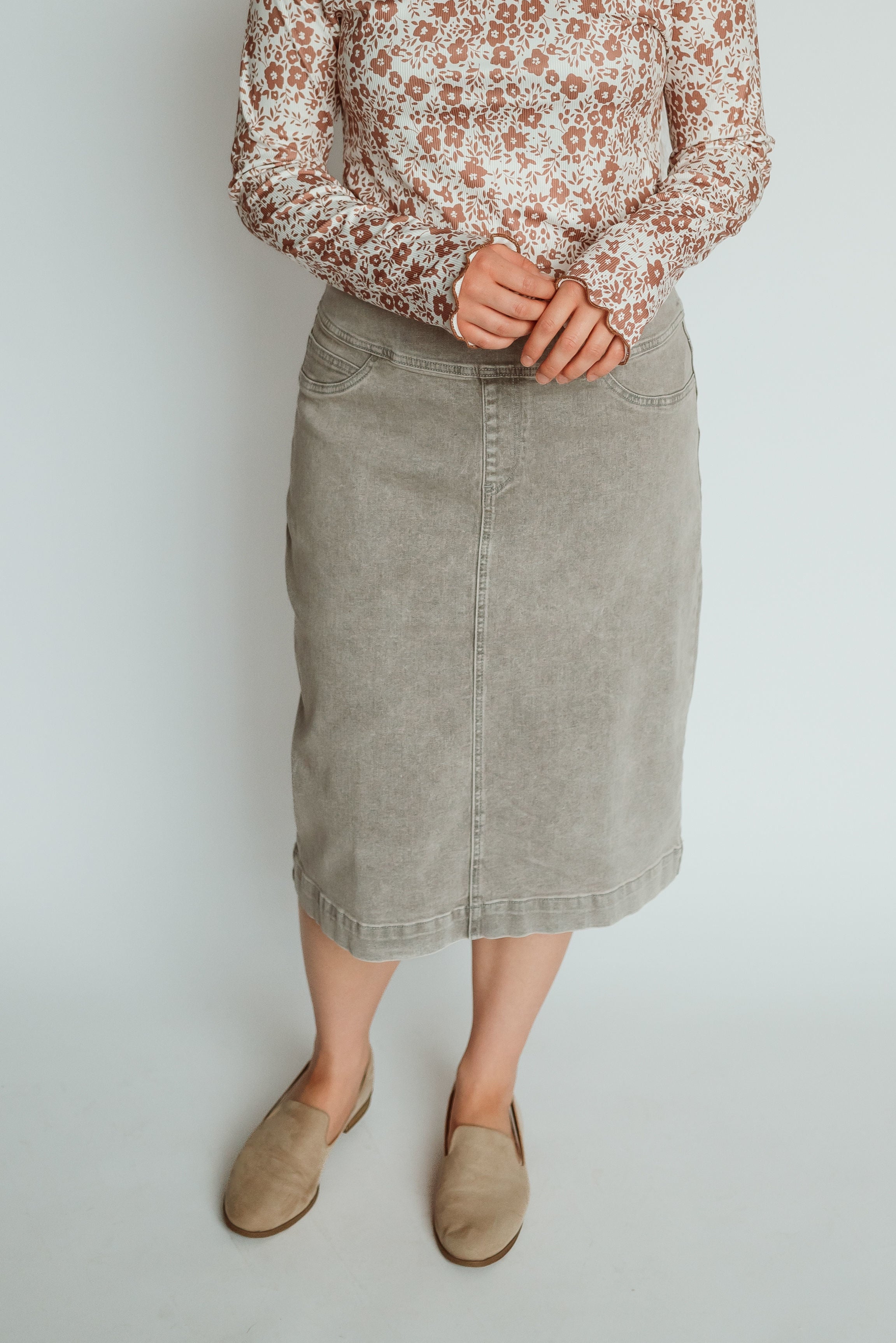 Sara 26" Skirt in Vintage Gray