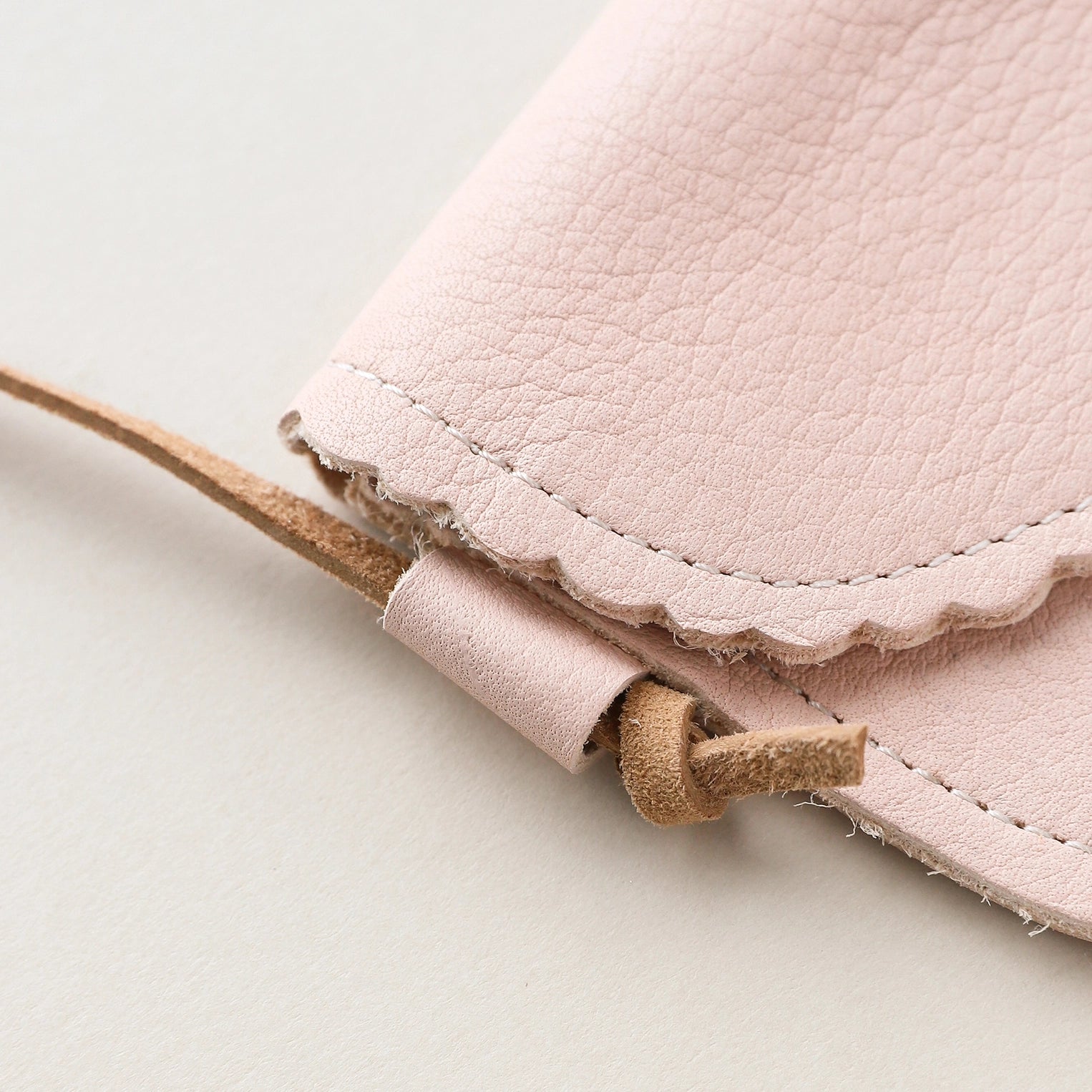 Scalloped Leather Purse in Blush